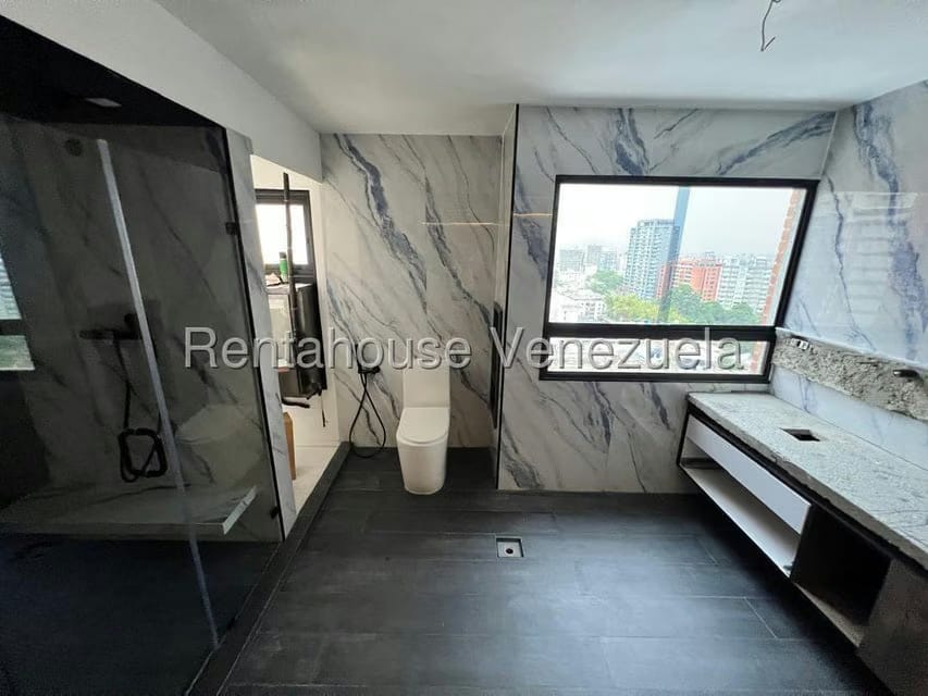 Apartamento (1 Nivel) en Venta en Los Dos Caminos, Distrito Metropolitano - 20