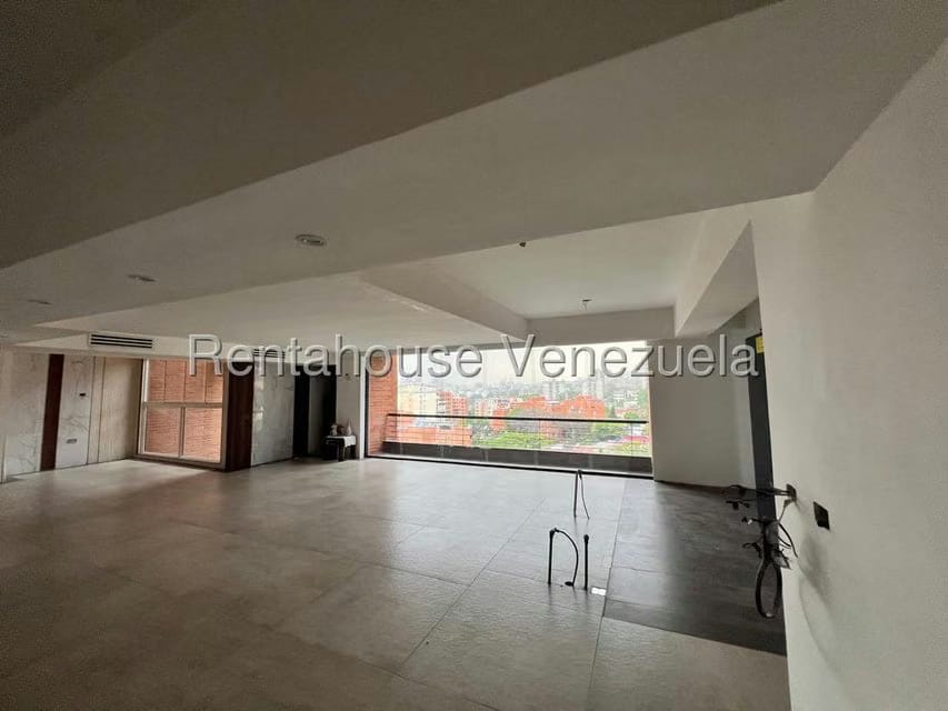 Apartamento (1 Nivel) en Venta en Los Dos Caminos, Distrito Metropolitano - 3
