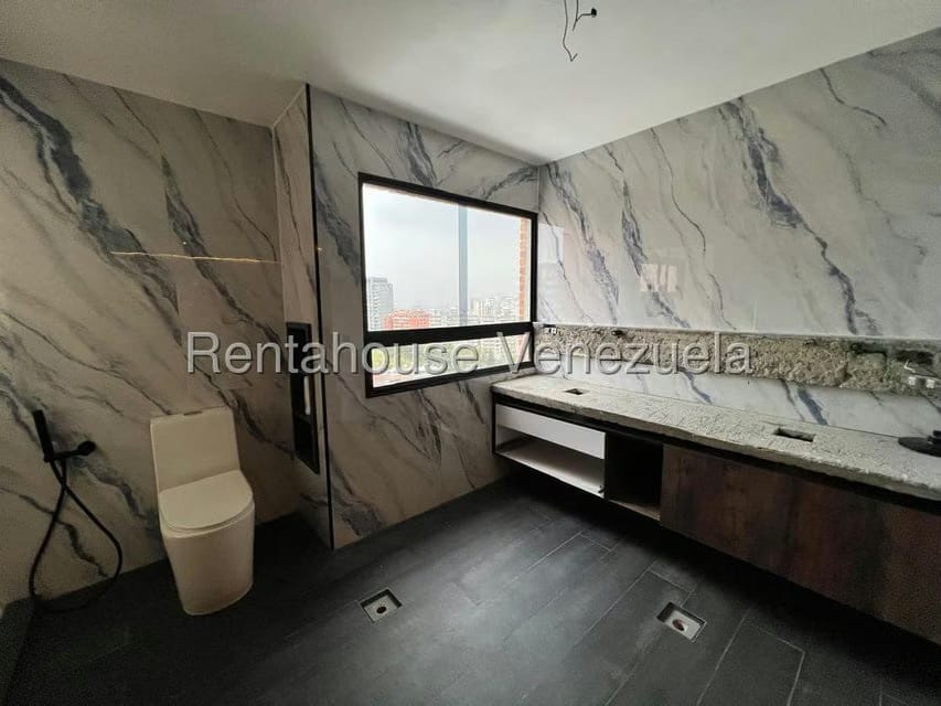 Apartamento (1 Nivel) en Venta en Los Dos Caminos, Distrito Metropolitano - 21