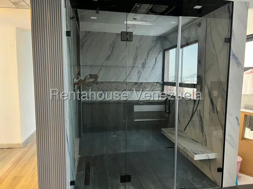 Apartamento (1 Nivel) en Venta en Los Dos Caminos, Distrito Metropolitano - 22