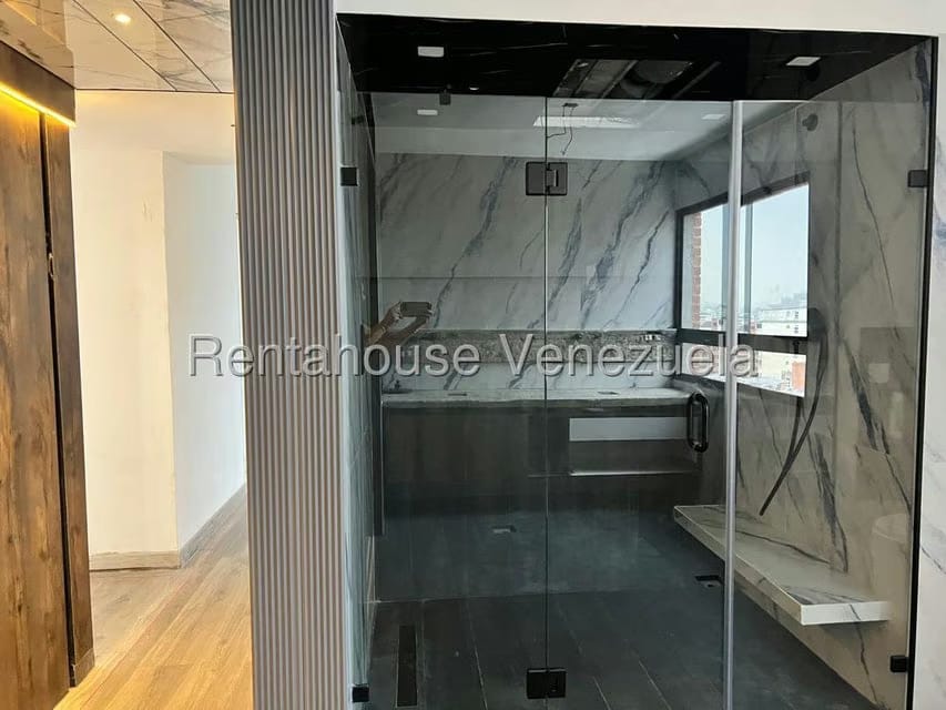 Apartamento (1 Nivel) en Venta en Los Dos Caminos, Distrito Metropolitano - 24