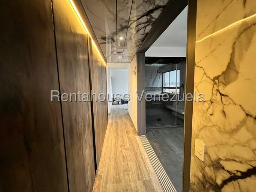 Apartamento (1 Nivel) en Venta en Los Dos Caminos, Distrito Metropolitano - 25