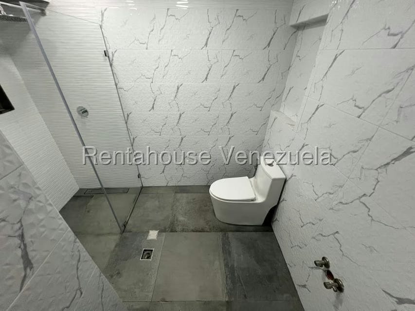 Apartamento (1 Nivel) en Venta en Los Dos Caminos, Distrito Metropolitano - 27