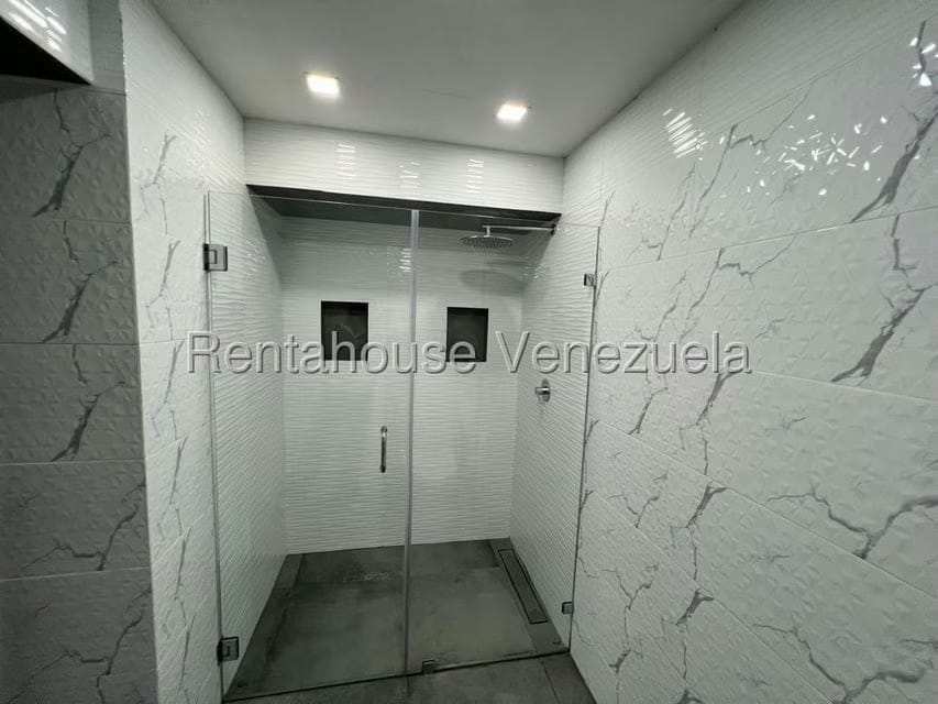Apartamento (1 Nivel) en Venta en Los Dos Caminos, Distrito Metropolitano - 29