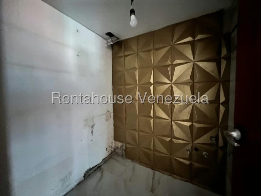 Apartamento (1 Nivel) en Venta en Los Dos Caminos, Distrito Metropolitano - 30