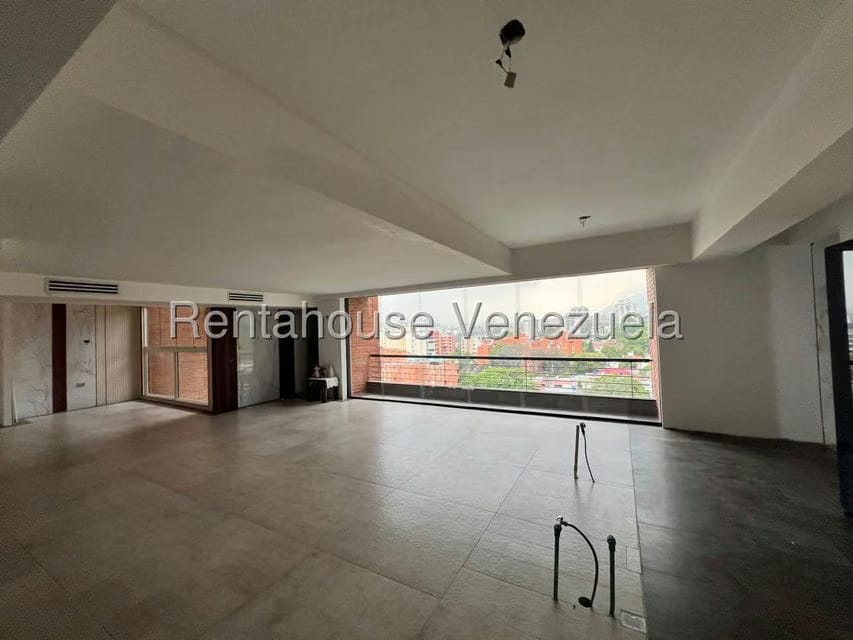 Apartamento (1 Nivel) en Venta en Los Dos Caminos, Distrito Metropolitano - 4