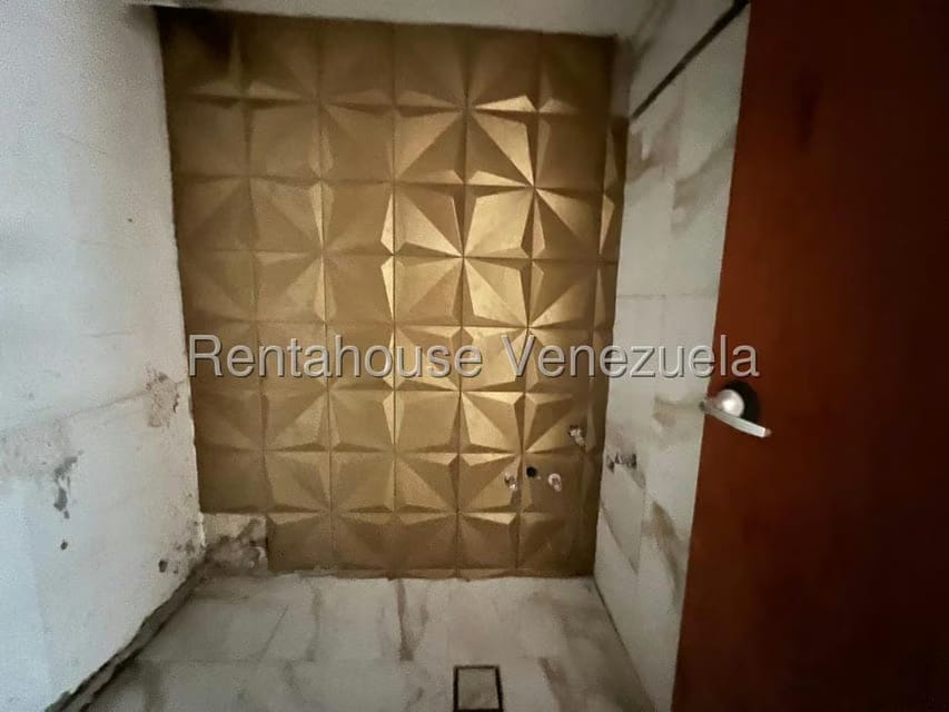 Apartamento (1 Nivel) en Venta en Los Dos Caminos, Distrito Metropolitano - 31