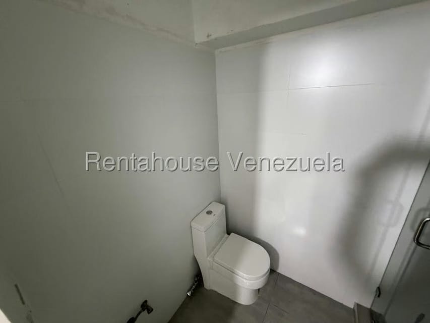 Apartamento (1 Nivel) en Venta en Los Dos Caminos, Distrito Metropolitano - 32