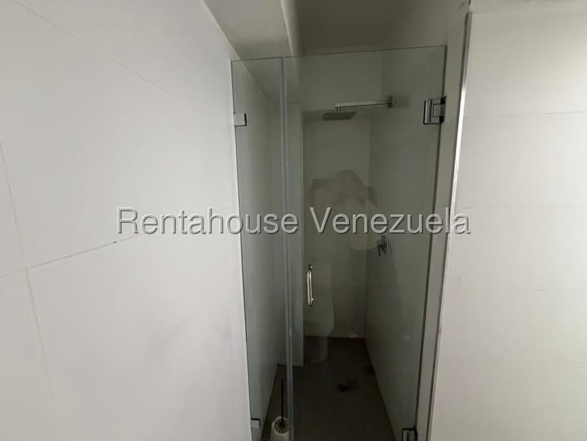 Apartamento (1 Nivel) en Venta en Los Dos Caminos, Distrito Metropolitano - 33