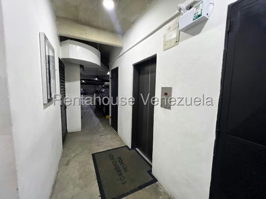 Apartamento (1 Nivel) en Venta en Los Dos Caminos, Distrito Metropolitano - 40