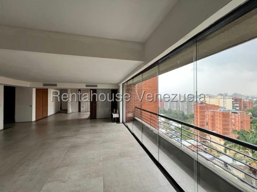 Apartamento (1 Nivel) en Venta en Los Dos Caminos, Distrito Metropolitano - 6