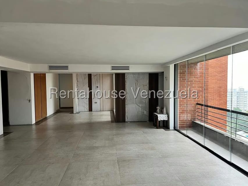 Apartamento (1 Nivel) en Venta en Los Dos Caminos, Distrito Metropolitano - 9