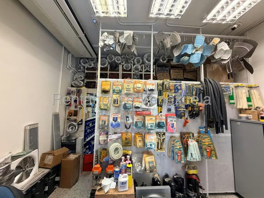 Comercial (Local Comercial) en Venta en Los Palos Grandes, Distrito Metropolitano - 4