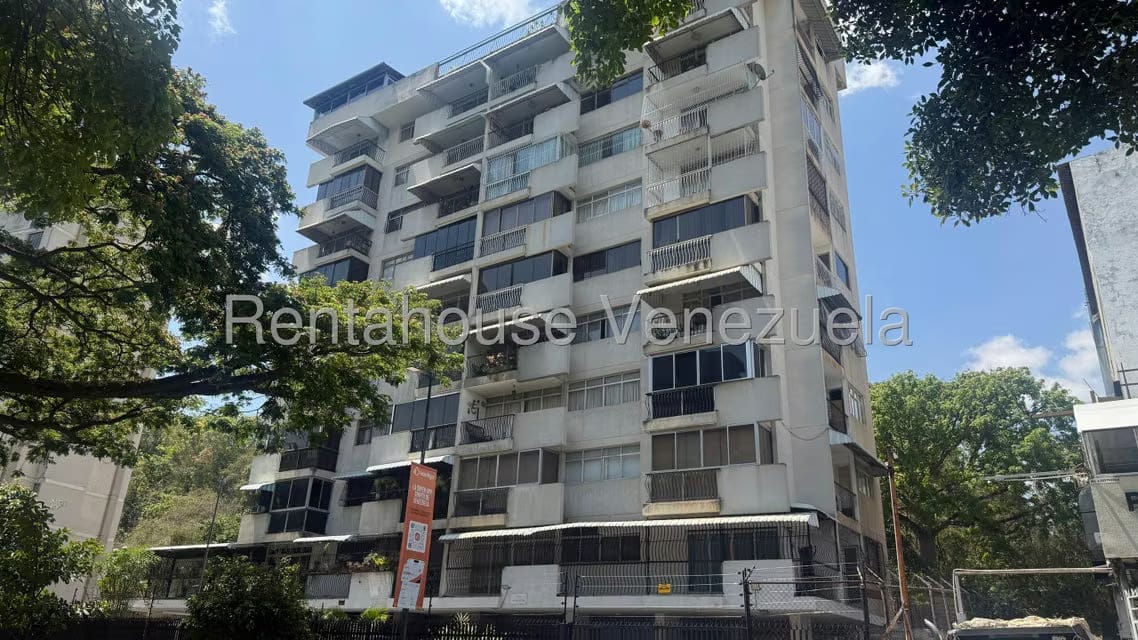 Apartamento (1 Nivel) en Alquiler en Chuao, Distrito Metropolitano