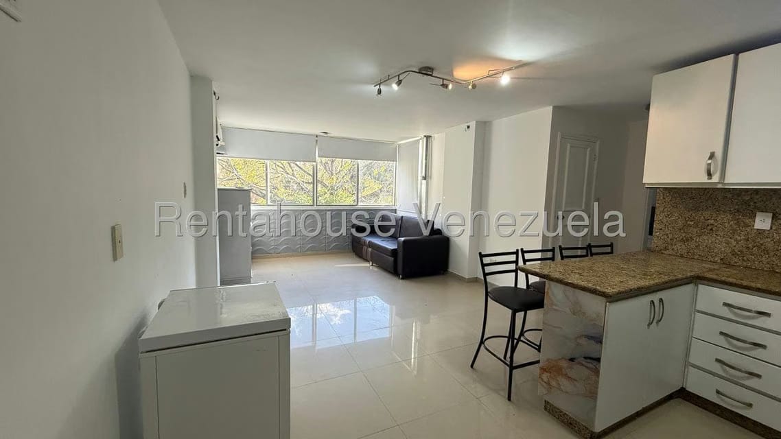 Apartamento (1 Nivel) en Alquiler en Chuao, Distrito Metropolitano - 2