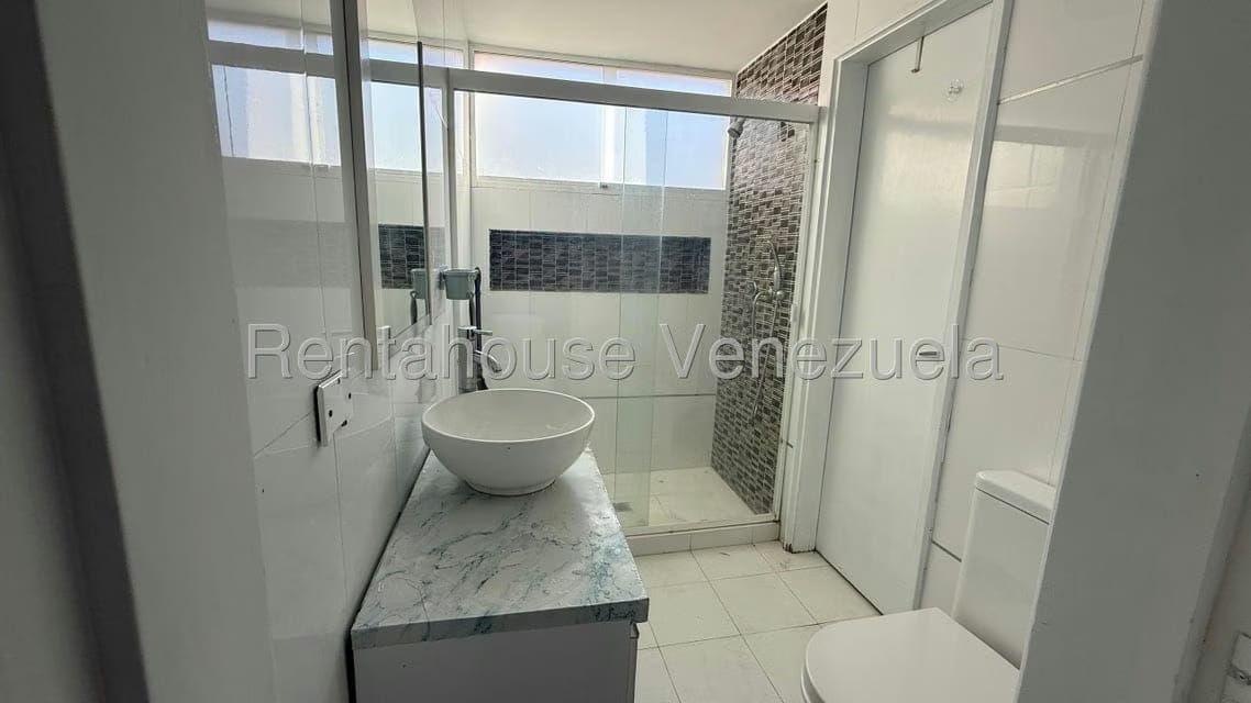 Apartamento (1 Nivel) en Alquiler en Chuao, Distrito Metropolitano - 9