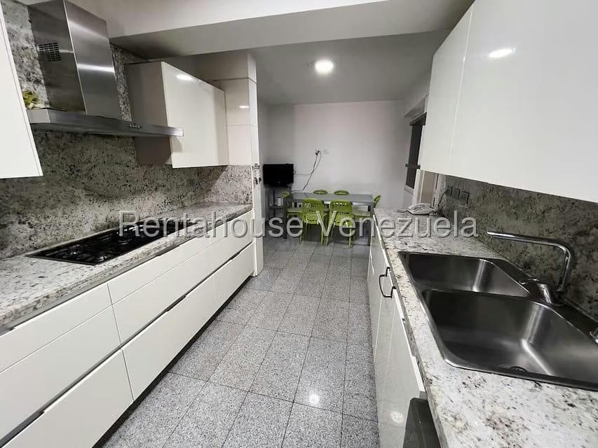 Apartamento (1 Nivel) en Venta en Los Chorros, Distrito Metropolitano - 2