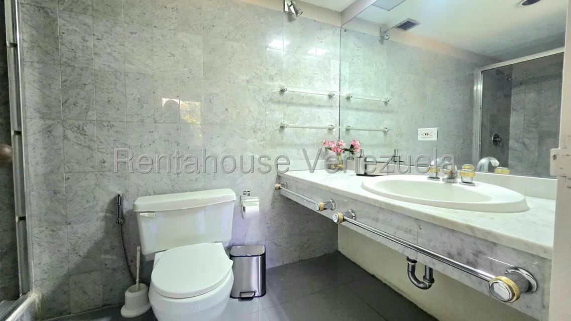 Apartamento (1 Nivel) en Alquiler en Campo Alegre, Distrito Metropolitano - 14