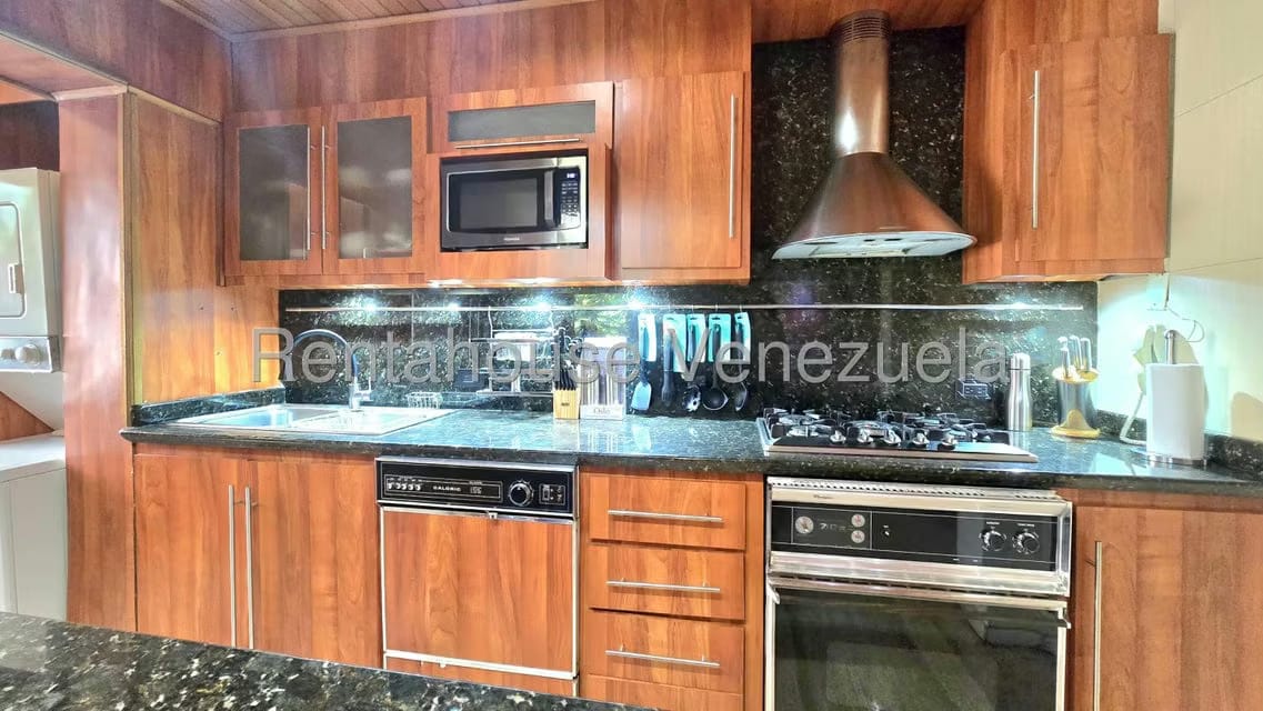 Apartamento (1 Nivel) en Alquiler en Campo Alegre, Distrito Metropolitano - 4