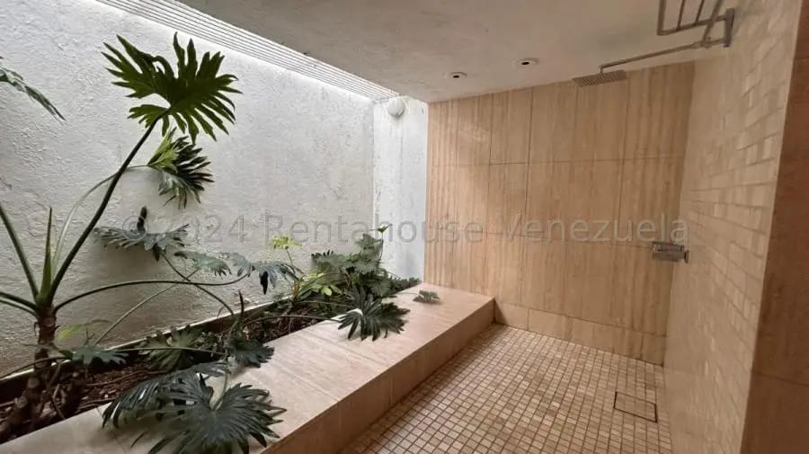 Casa en Venta en El Bosque Caracas - 14