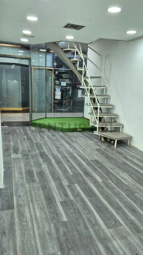 Excelente local comercial con ubicacion estrategica