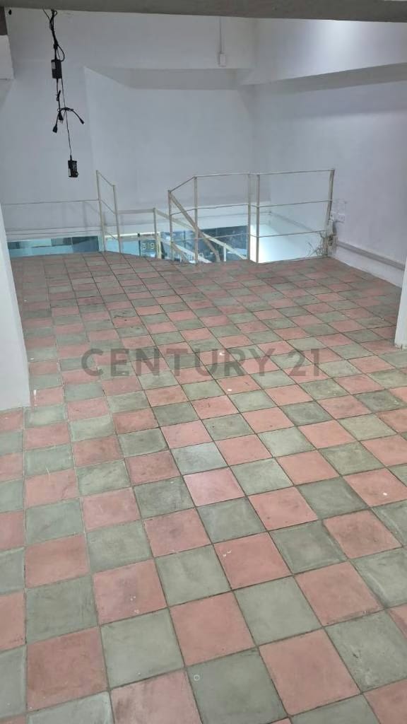 Excelente local comercial con ubicacion estrategica - 2