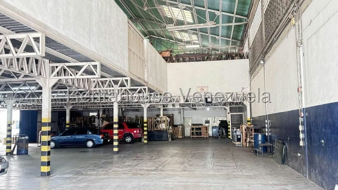 Comercial (Local Comercial) en Venta en La Urbina, Distrito Metropolitano - 2