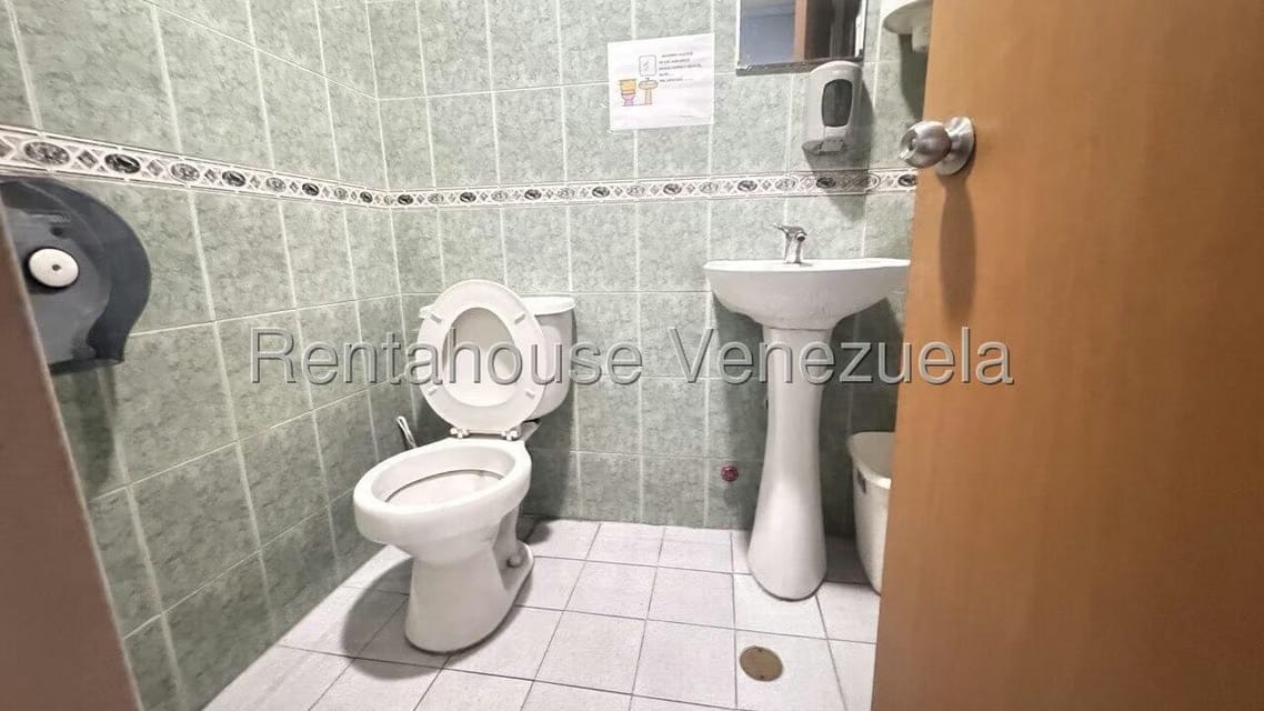 Comercial (Local Comercial) en Venta en La Urbina, Distrito Metropolitano - 12