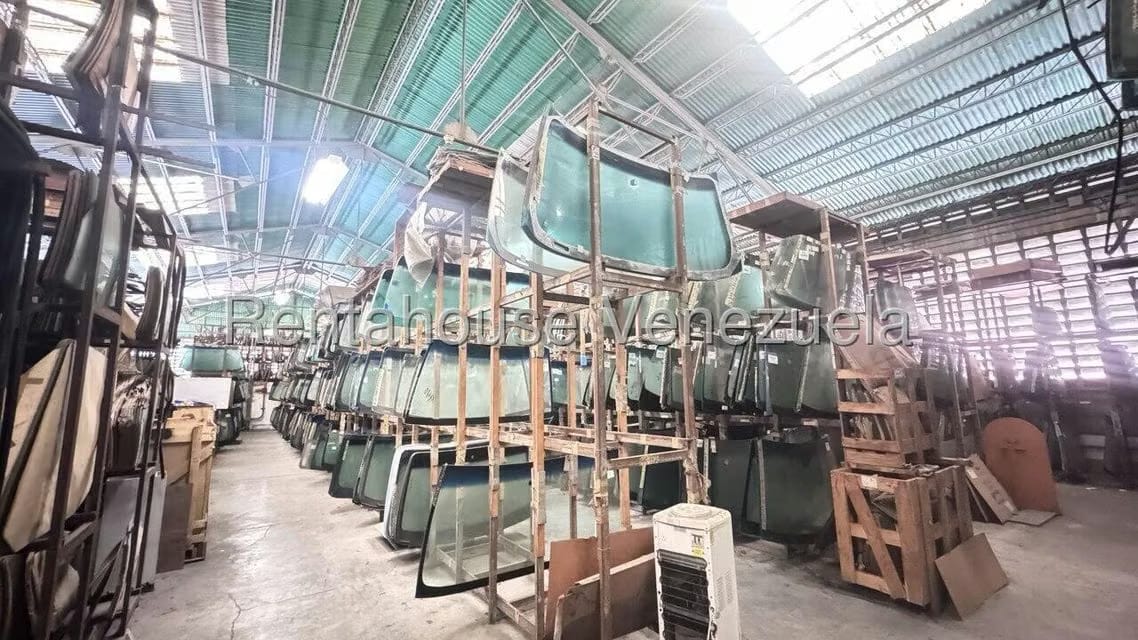 Comercial (Local Comercial) en Venta en La Urbina, Distrito Metropolitano - 24