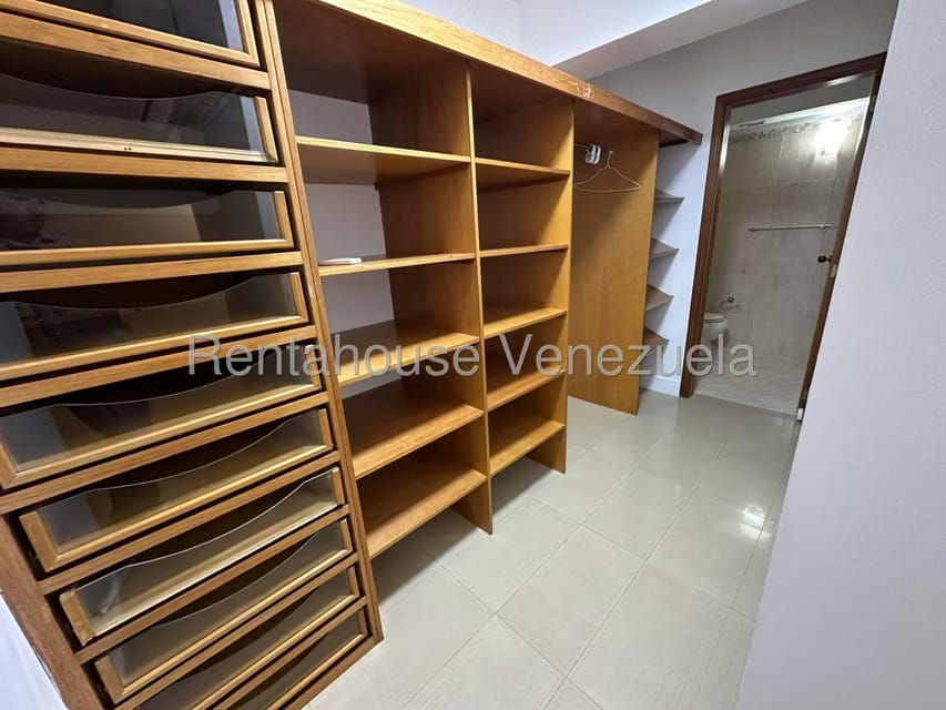 Apartamento (1 Nivel) en Alquiler en Las Mercedes, Distrito Metropolitano - 20