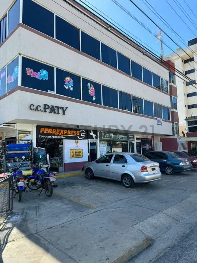 Se ofrece para la venta y alquiler locales comerciales en el C.C Patty Lecheria
