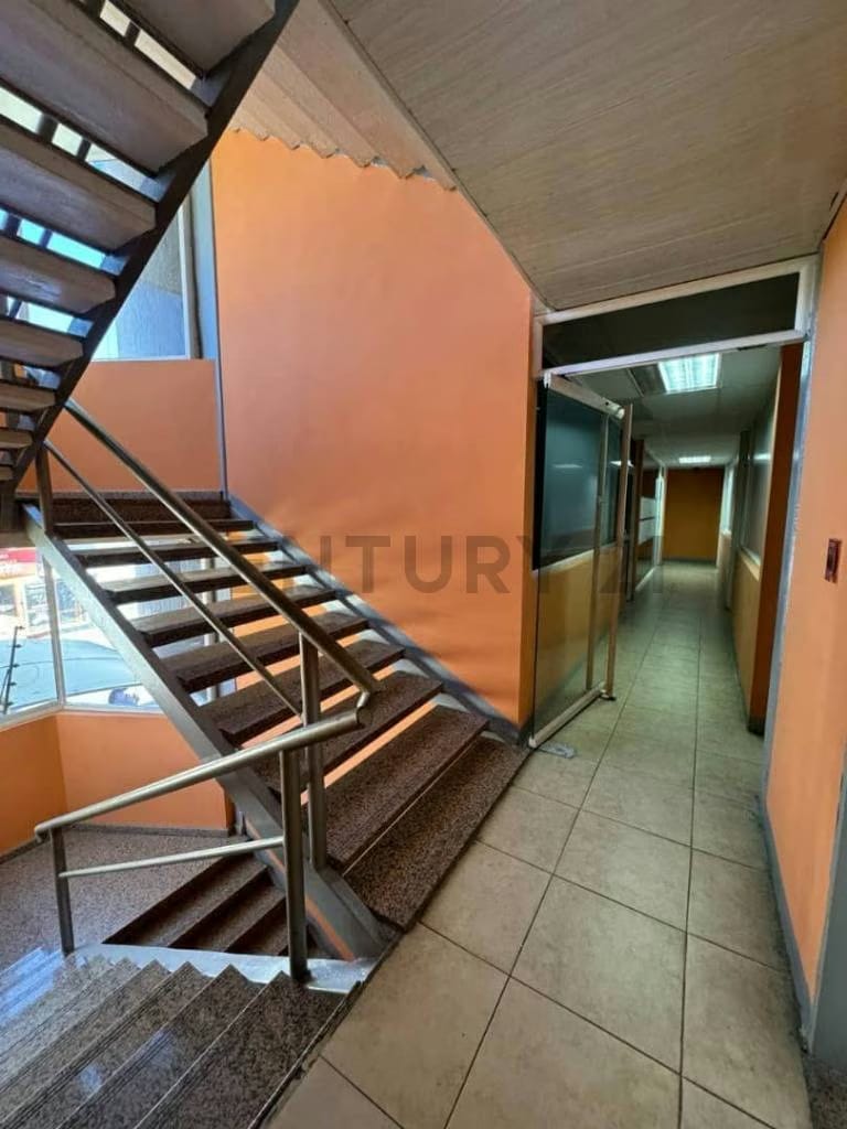 Se ofrece para la venta y alquiler locales comerciales en el C.C Patty Lecheria - 11