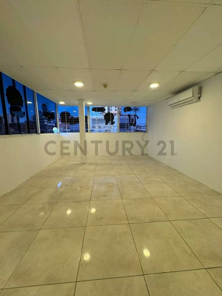 Se ofrece para la venta y alquiler locales comerciales en el C.C Patty Lecheria - 3