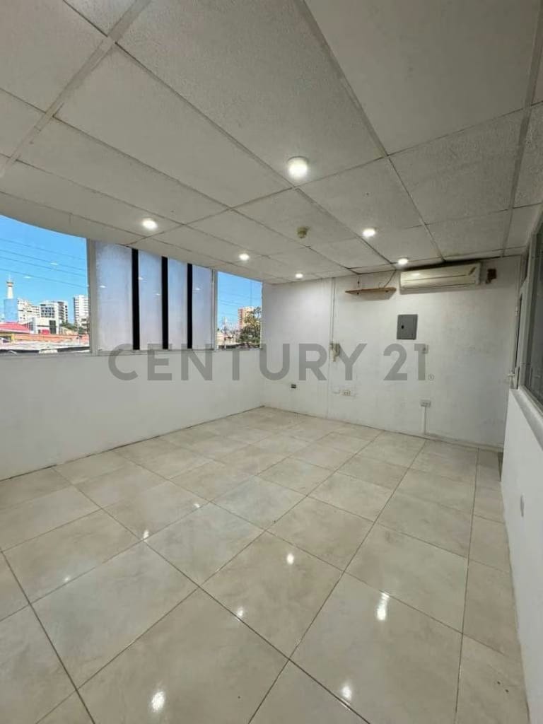 Se ofrece para la venta y alquiler locales comerciales en el C.C Patty Lecheria - 4