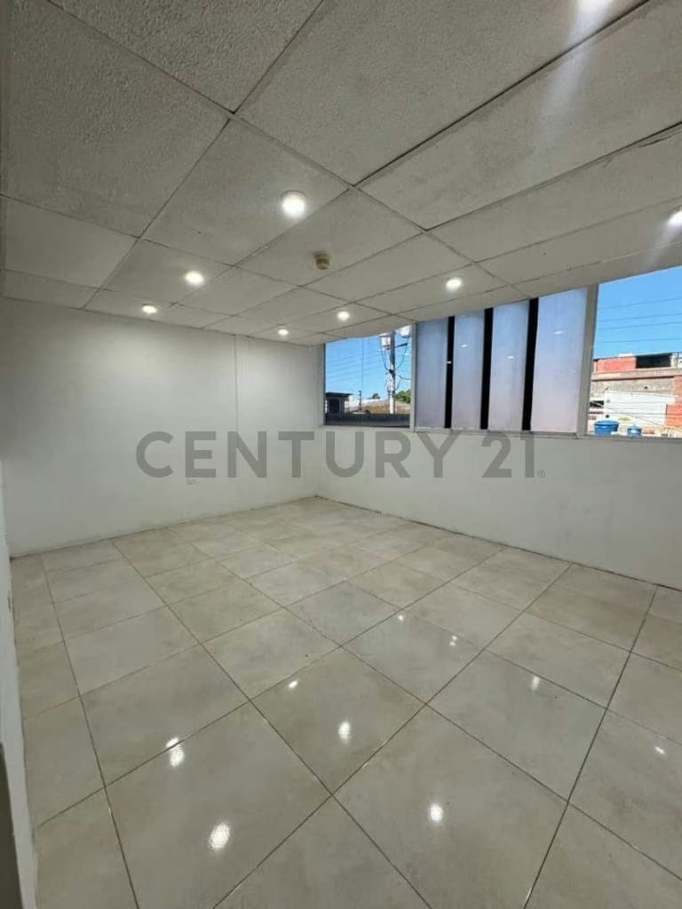 Se ofrece para la venta y alquiler locales comerciales en el C.C Patty Lecheria - 5