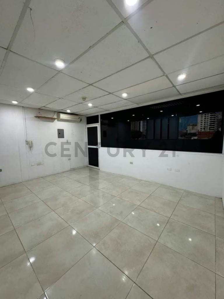 Se ofrece para la venta y alquiler locales comerciales en el C.C Patty Lecheria - 6