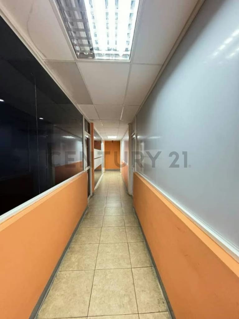 Se ofrece para la venta y alquiler locales comerciales en el C.C Patty Lecheria - 9