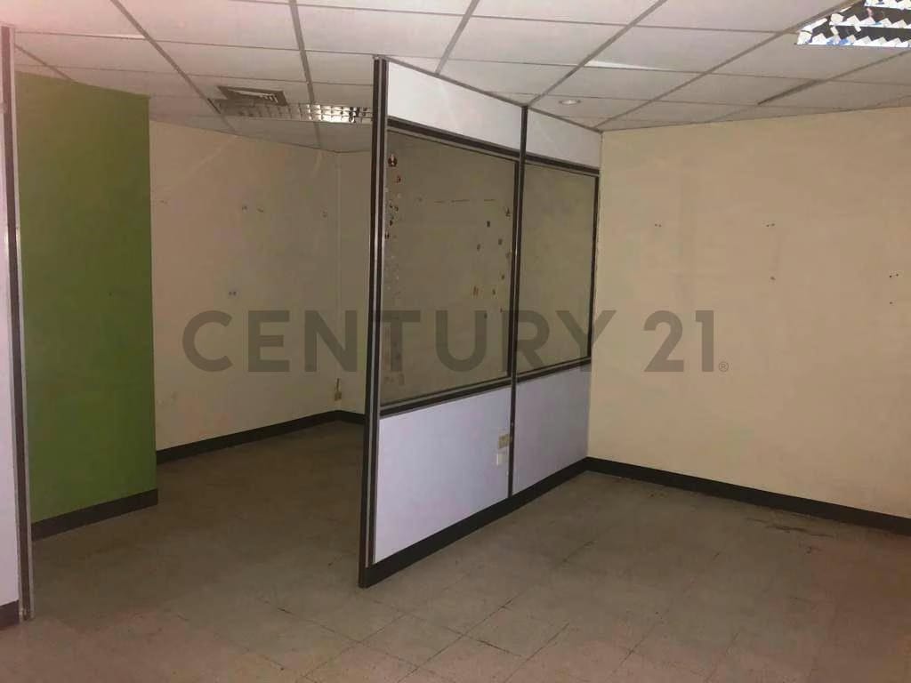 Local De 40.60 Mts2 En Venta En El Cc El Refugio - 7