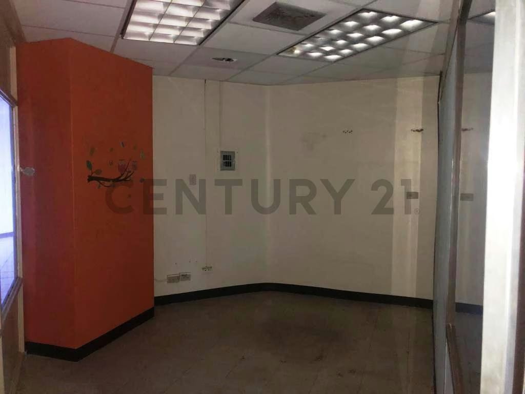 Local De 40.60 Mts2 En Venta En El Cc El Refugio - 9