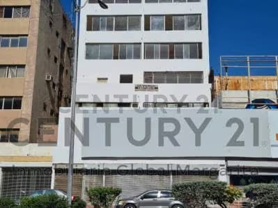 En Venta Edificio con Local Comercial nivel calle, Ideal para Oficinas,