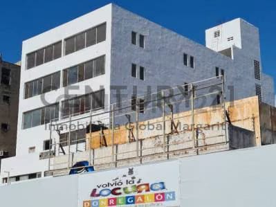 En Venta Edificio con Local Comercial nivel calle, Ideal para Oficinas, - 2