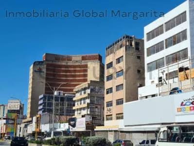 En Venta Edificio con Local Comercial nivel calle, Ideal para Oficinas, - 3