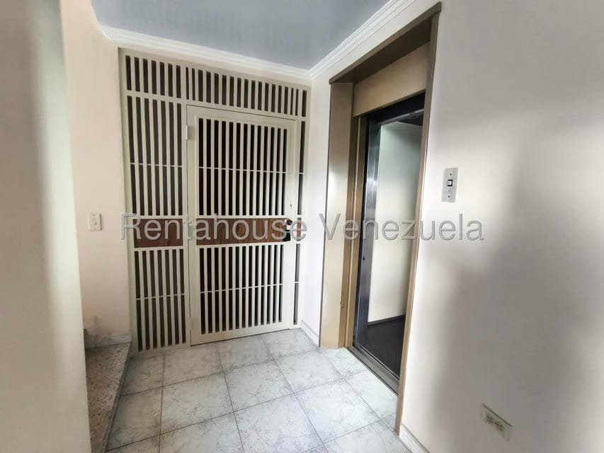 Apartamento (Duplex) en Venta en Terrazas del Avila, Distrito Metropolitano - 4