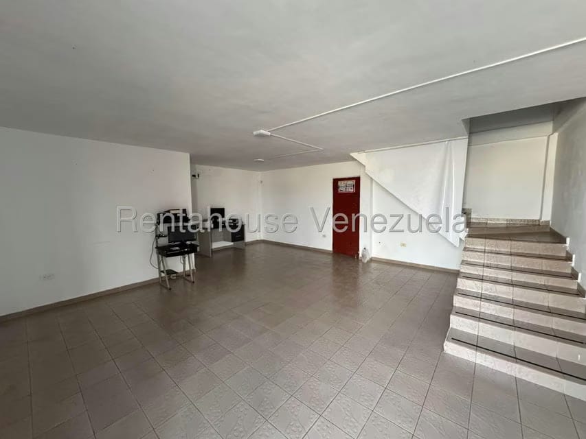 Comercial (Galpon - Deposito) en Venta en Circunvalacion Sur, Portuguesa - 2