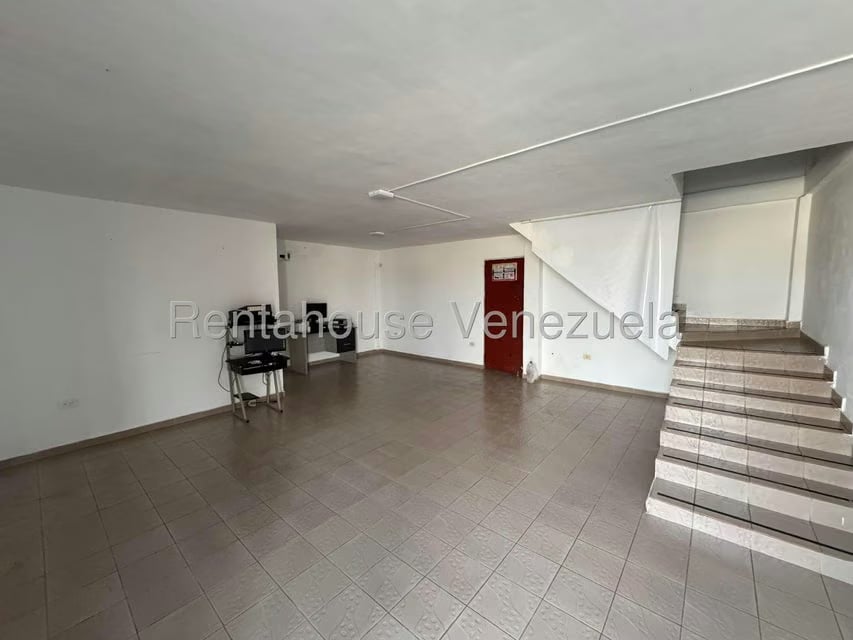 Comercial (Galpon - Deposito) en Venta en Circunvalacion Sur, Portuguesa - 2