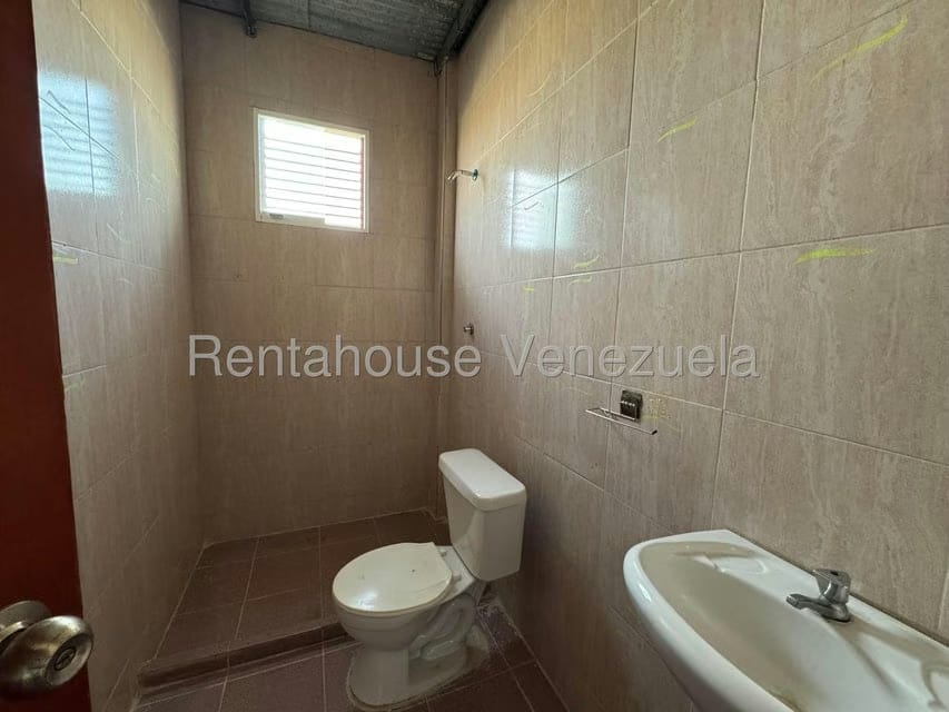 Comercial (Galpon - Deposito) en Venta en Circunvalacion Sur, Portuguesa - 12