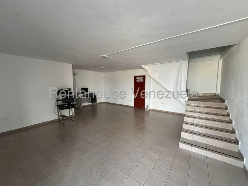 Comercial (Galpon - Deposito) en Venta en Circunvalacion Sur, Portuguesa - 3