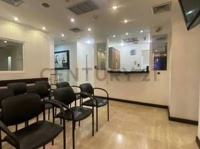 Venta de oficina en C.C. Bello Monte - 2