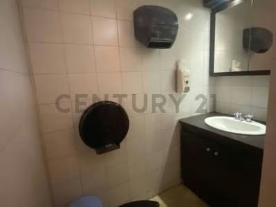 Venta de oficina en C.C. Bello Monte - 5