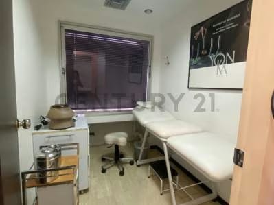 Venta de oficina en C.C. Bello Monte - 8